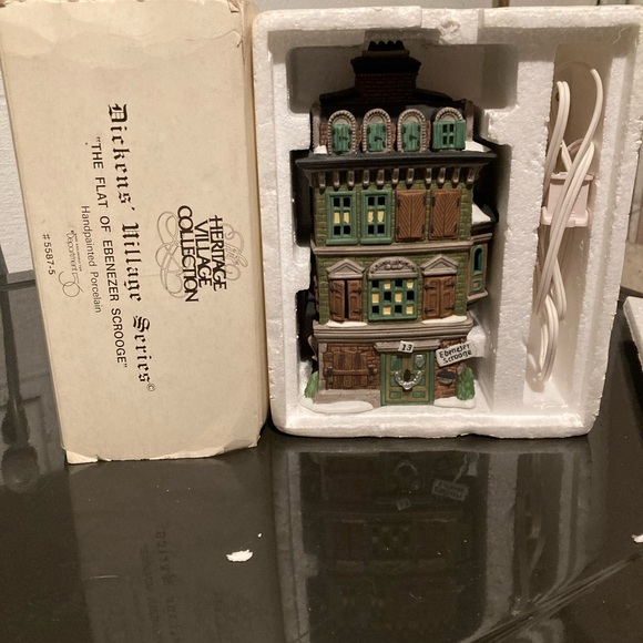 Department 56 Dickens Village Over 50 buildings and accessories. Prices vary - Picture 3 of 16